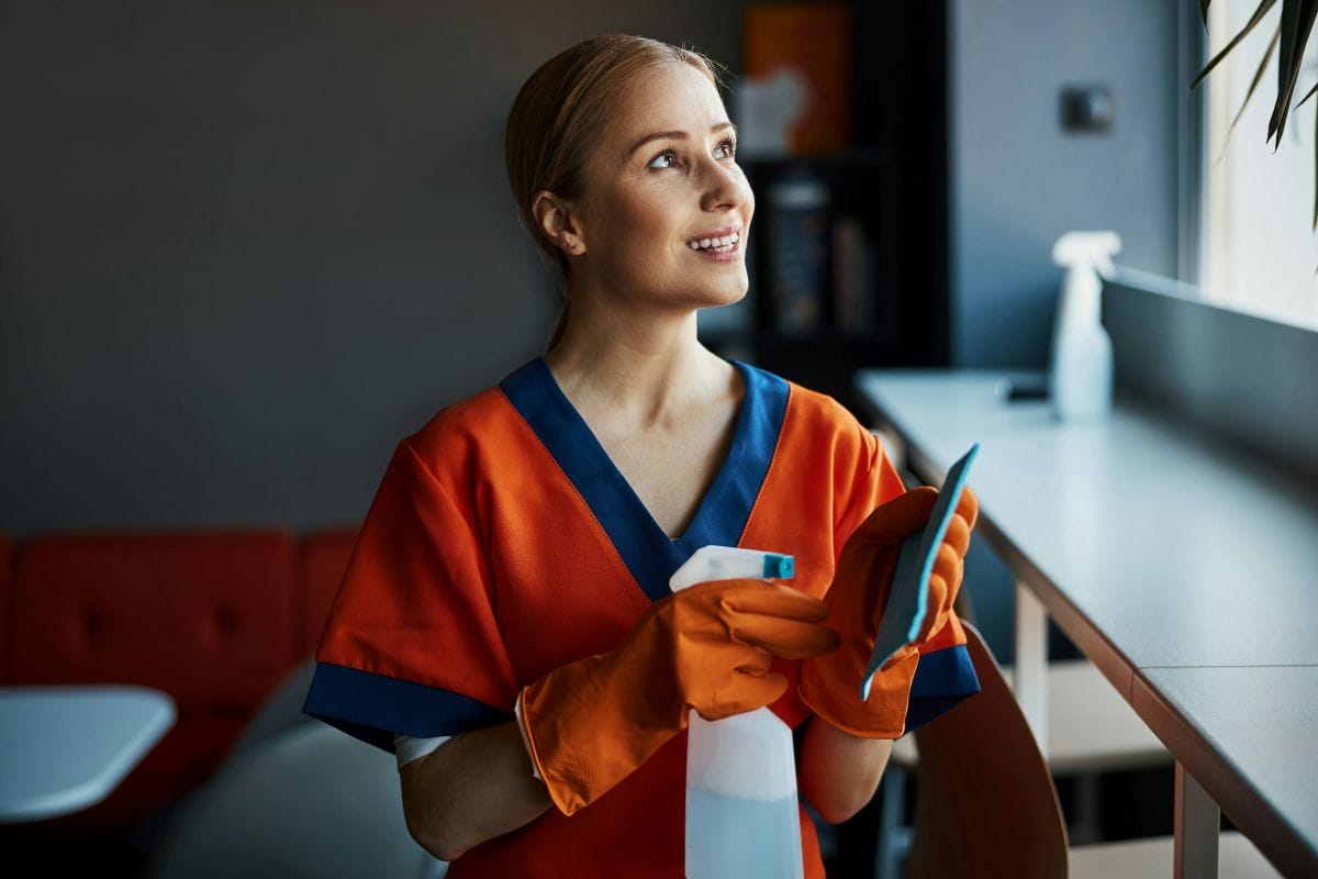 Contrata con confianza c&oacute;mo identificar una empresa certificada en limpieza institucional