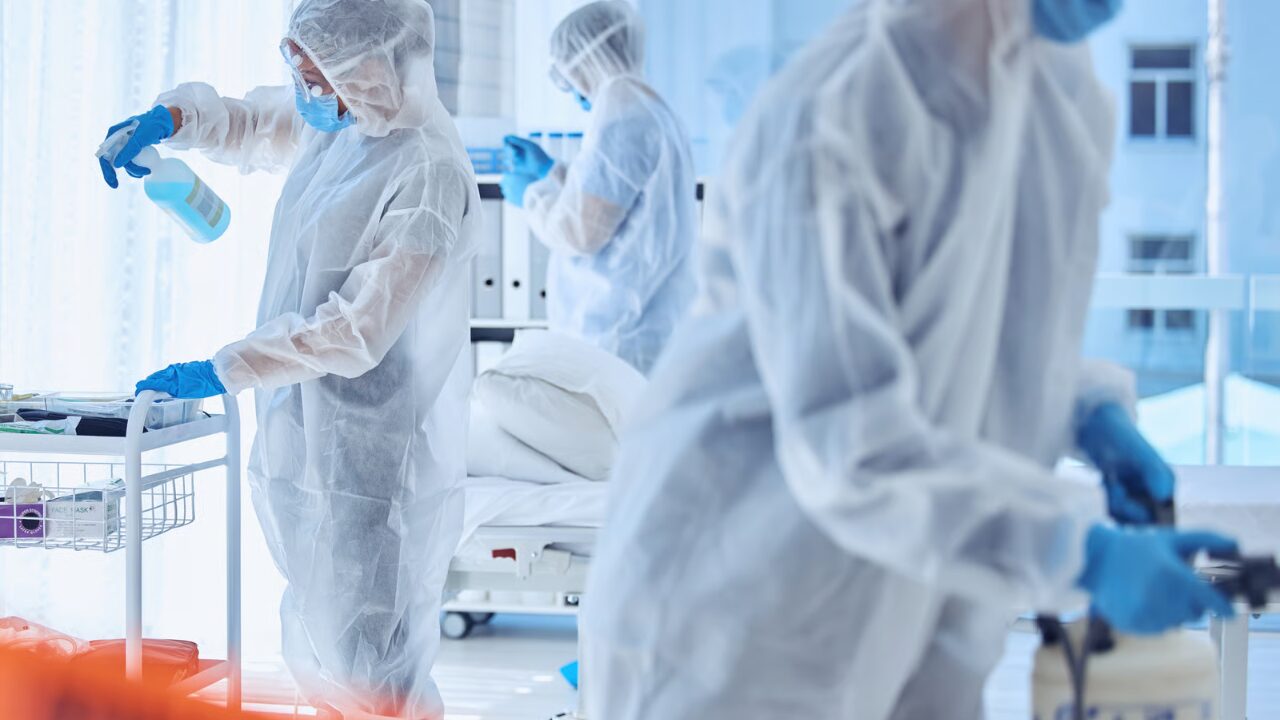 Limpieza y sanitizaci&oacute;n para cl&iacute;nicas privadas requisitos sanitarios y protocolos de calidad
